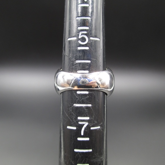 Size 6 Silver Tone Lia Sophia Blue Stone Band Ring - Picture 7 of 7